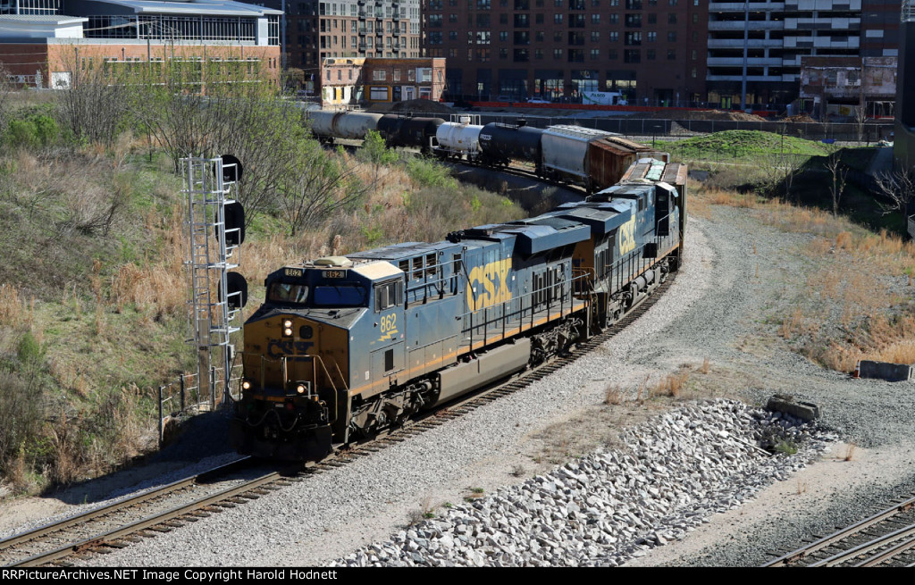 CSX 862 leads train L619-08 past the signal at Raleigh Tower